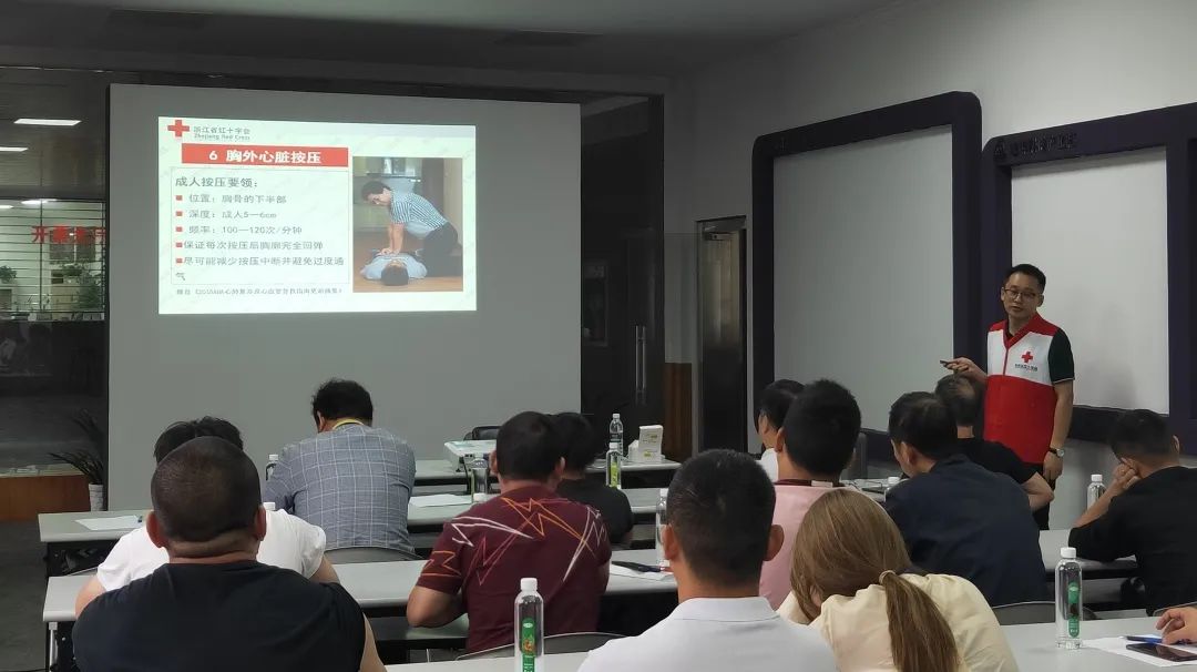 mg冰球突破科创产业园发展急救知识技术培训