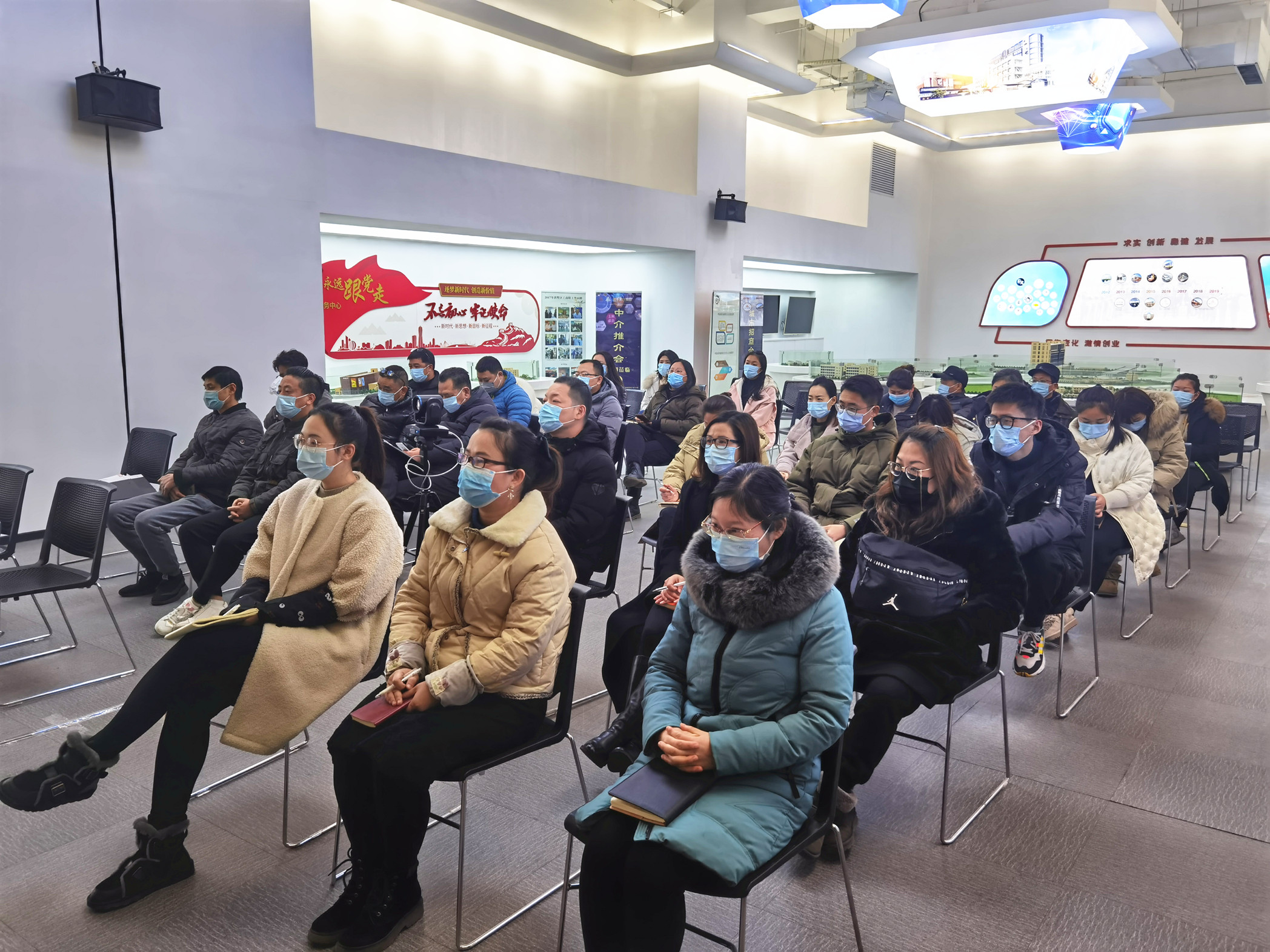 新指标 新起航——mg冰球突破文创集团召开2021年第一次员工大会