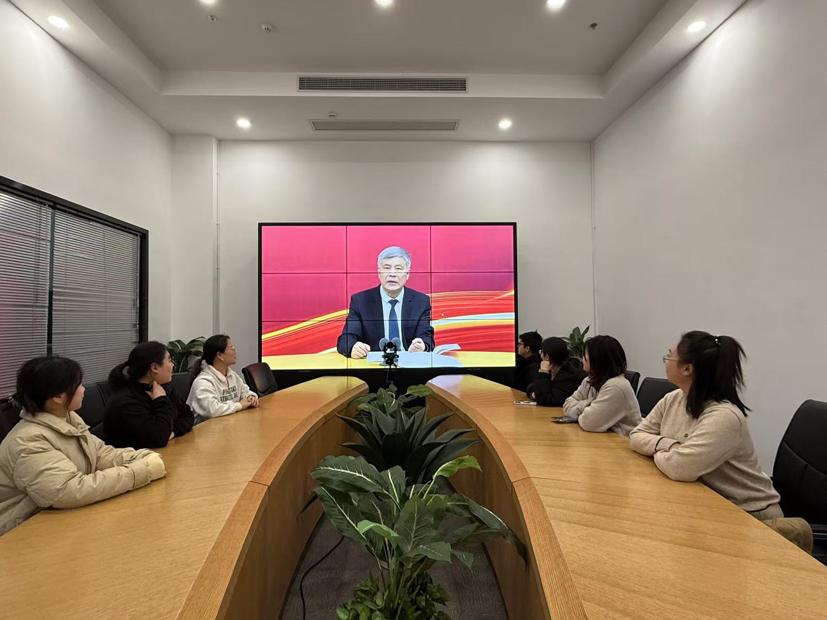 mg冰球突破文创集团行政党支部发展“深刻进建贯彻党的二十届三中全会心灵”主题党日活动