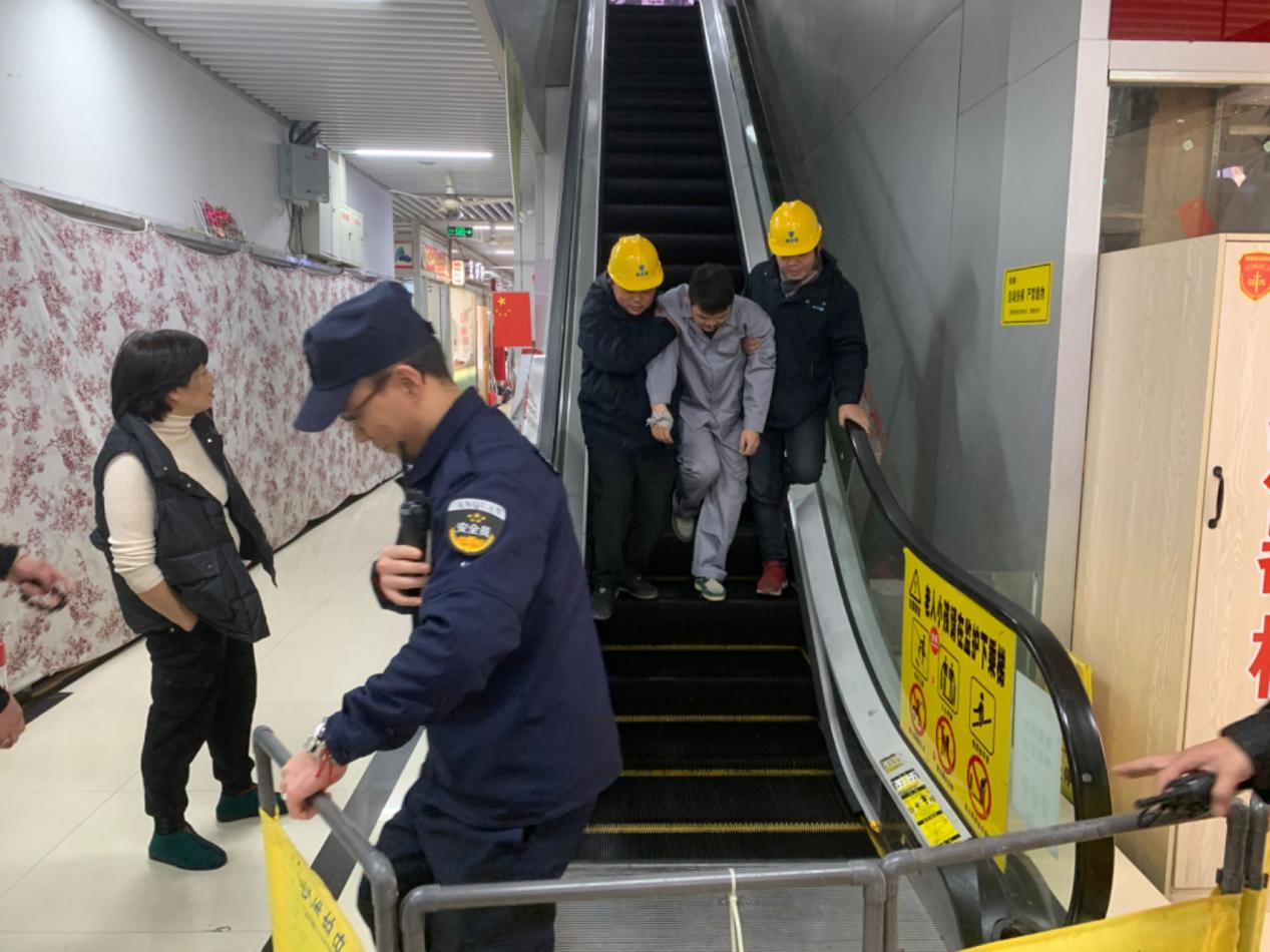 钱江商城发展自动扶梯特种设备应急演练