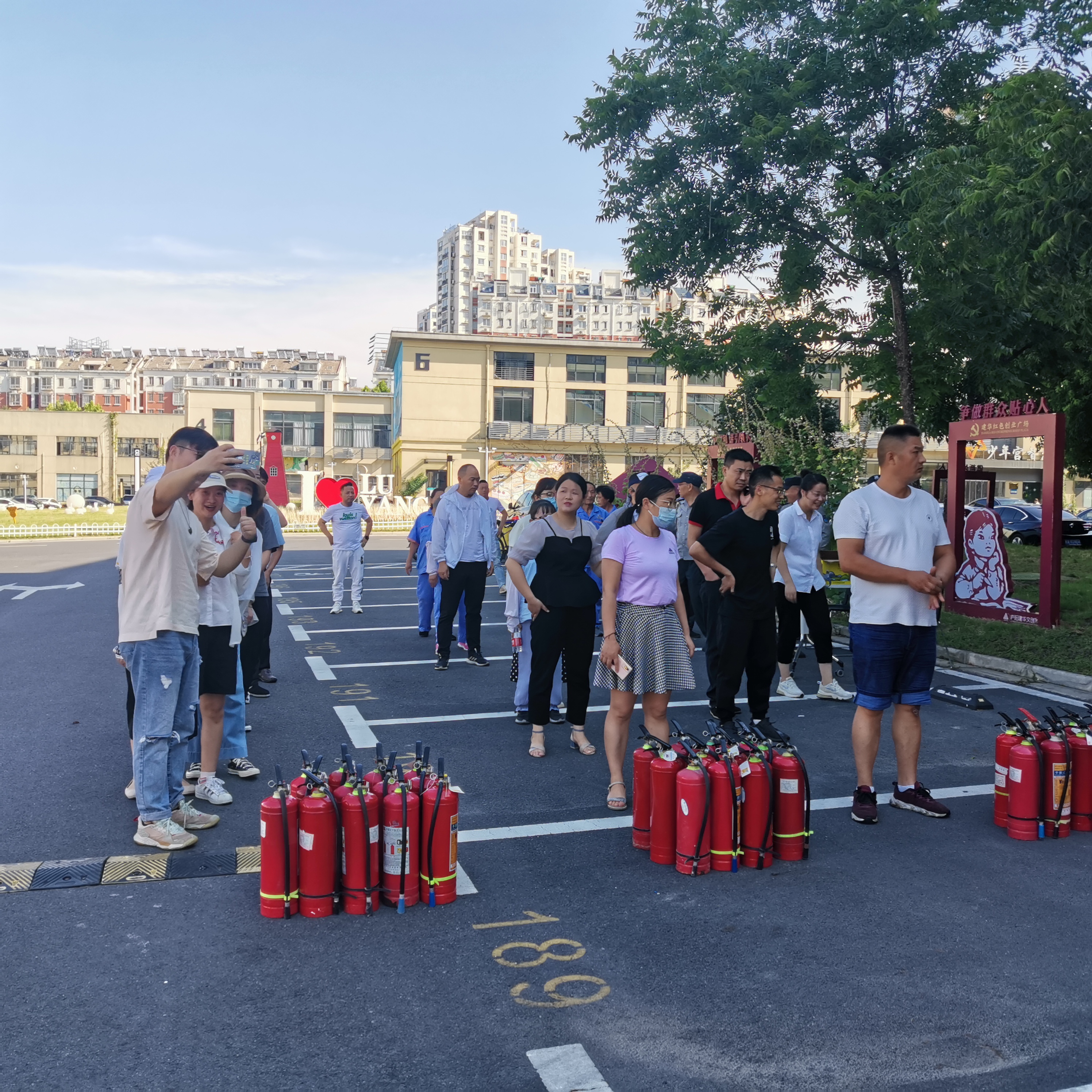 “勤抓演练，常驻安全”庐阳mg冰球突破文创园发展消防演习活动