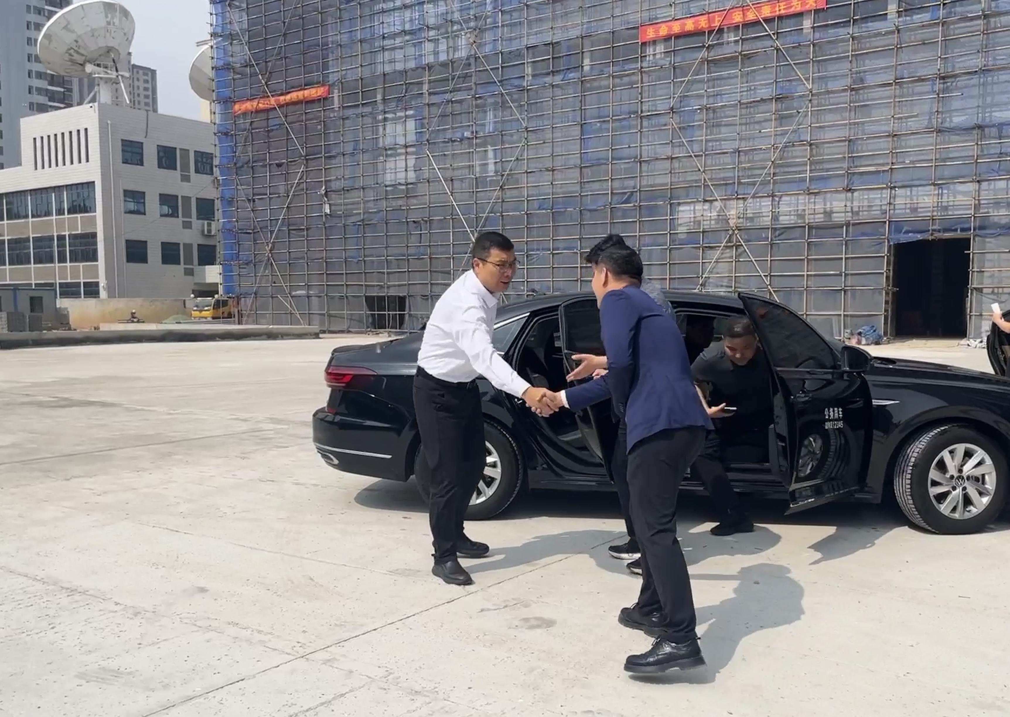 市委常委、副市长黄新一行 莅临355创意社区调研