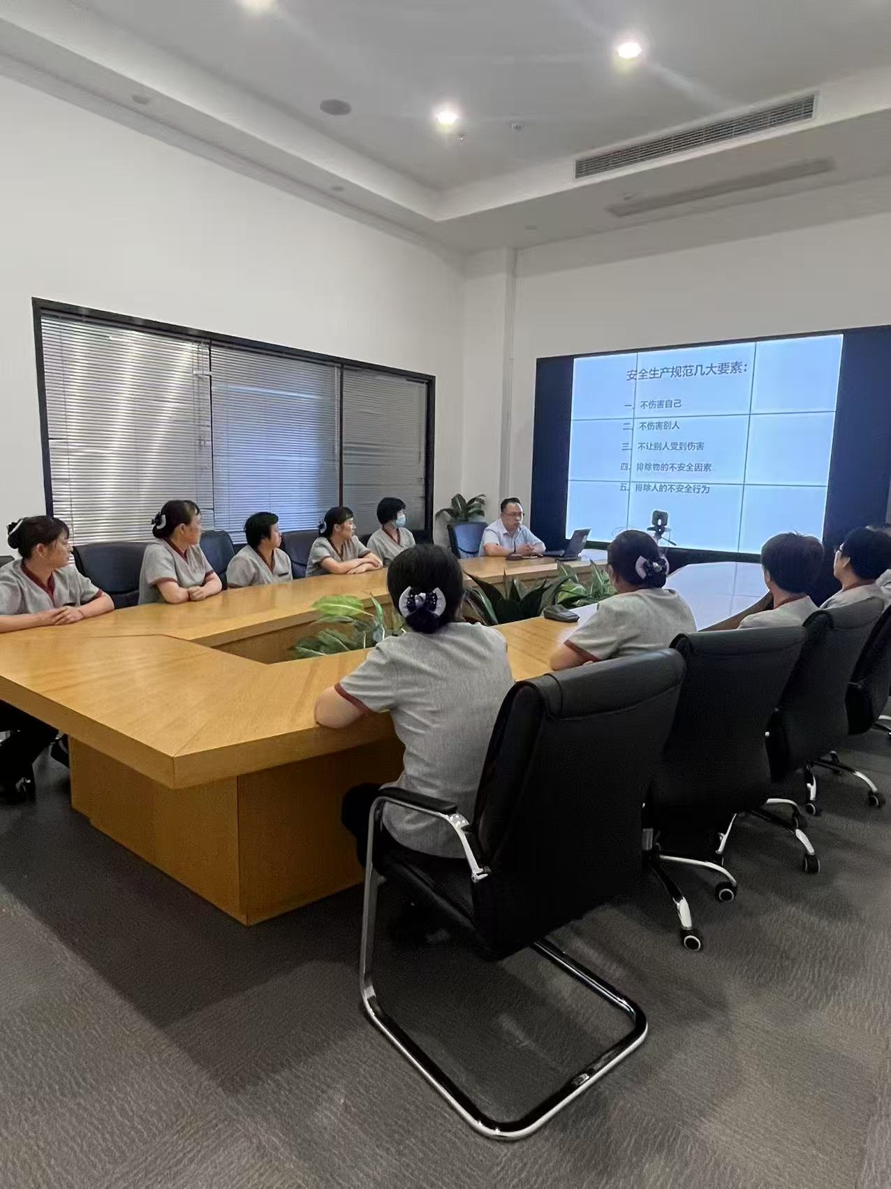 人人讲安全，个个会应急——mg冰球突破文创集团扎实发展“安全出产月”系列活动