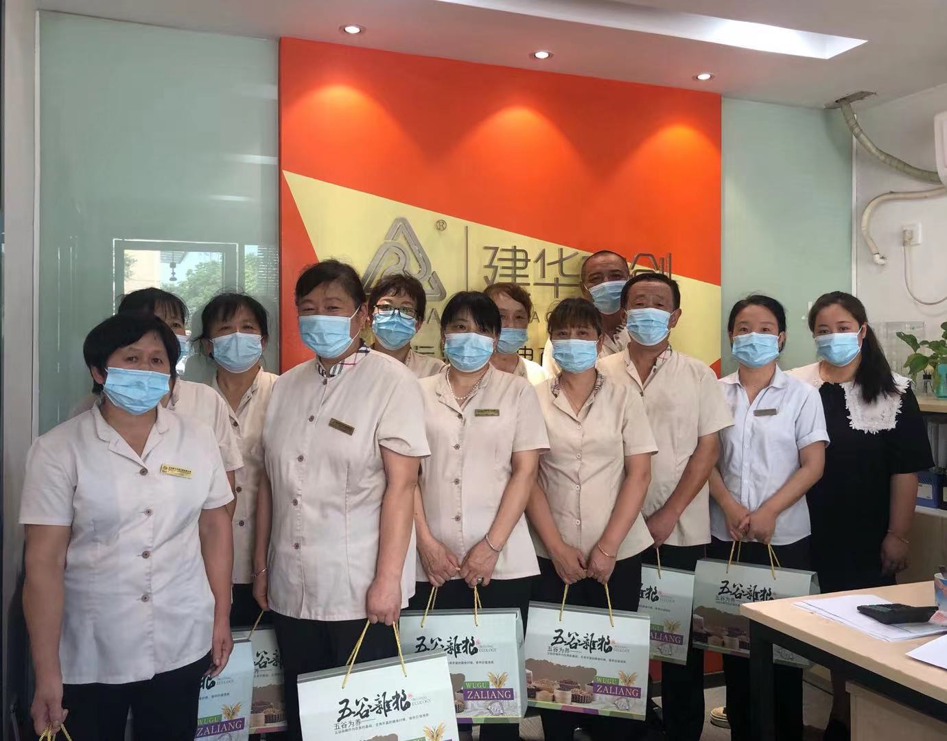 mg冰球突破文创集团发展高温慰问活动