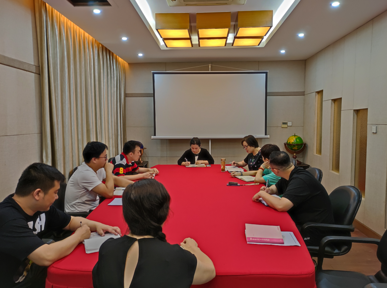   mg冰球突破幼贷公司召开风险业务分析专题会议