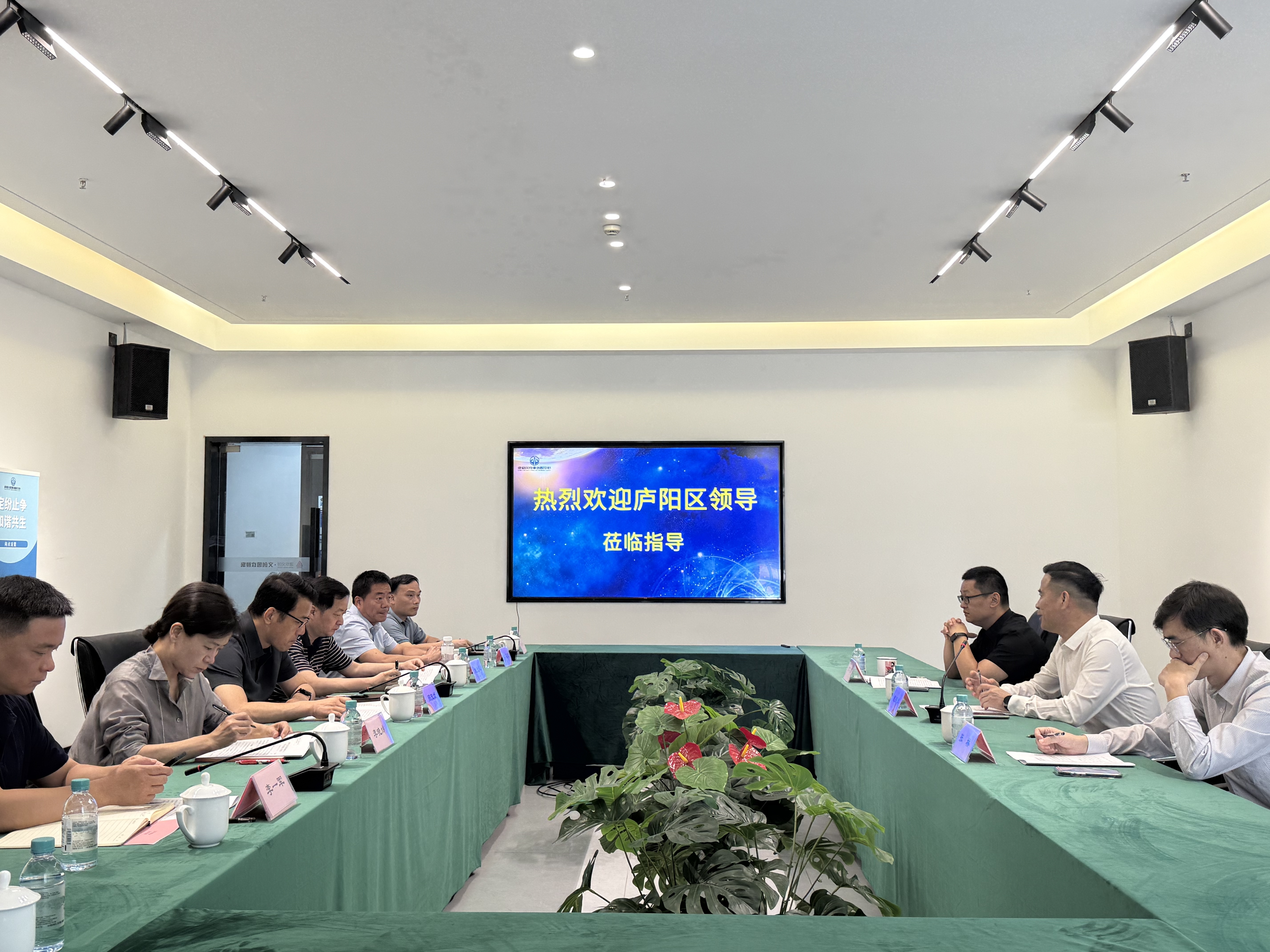 岳阳市庐阳区委常委、政法委书记周茂斌一行赴排解中心调研