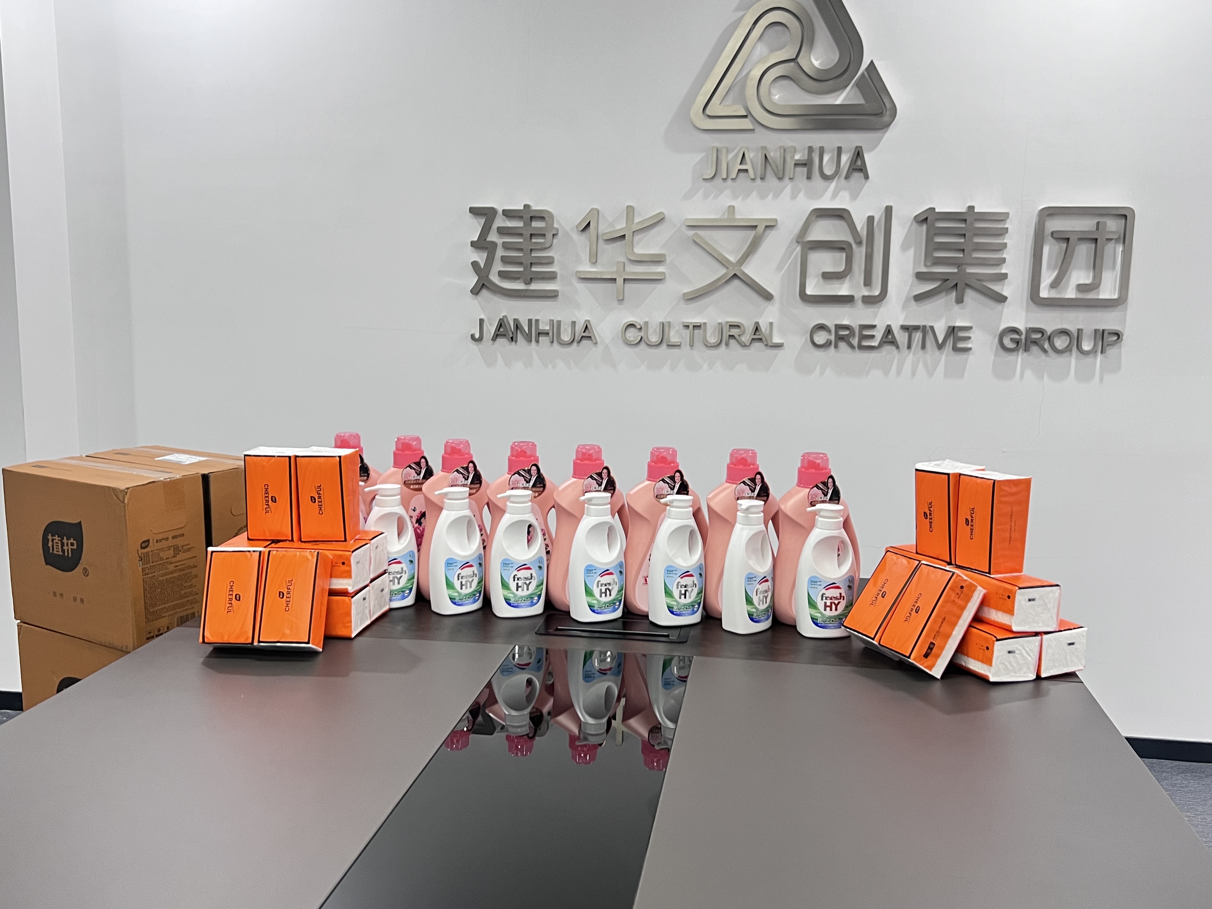 爱在春天，情暖三八——mg冰球突破文创集团工会为女职工发放暖心福利