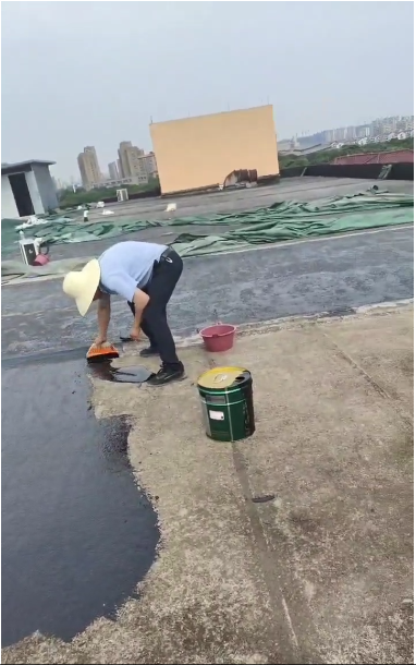 屋顶防水工程启动，保险商户经营无忧